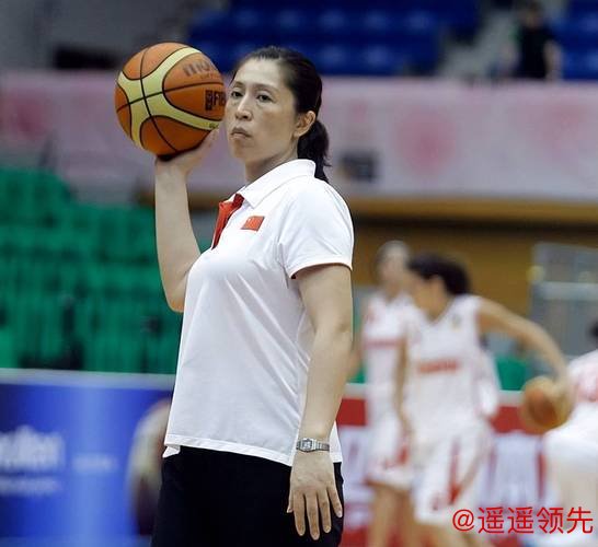 郑薇场边督战亲自登场，广东女篮16分优势再取六连胜